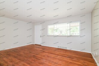 7012 Marlac Dr in Hazelwood, MO - Building Photo - Building Photo