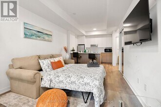 140 Canon Jackson Dr in Toronto, ON - Building Photo - Building Photo