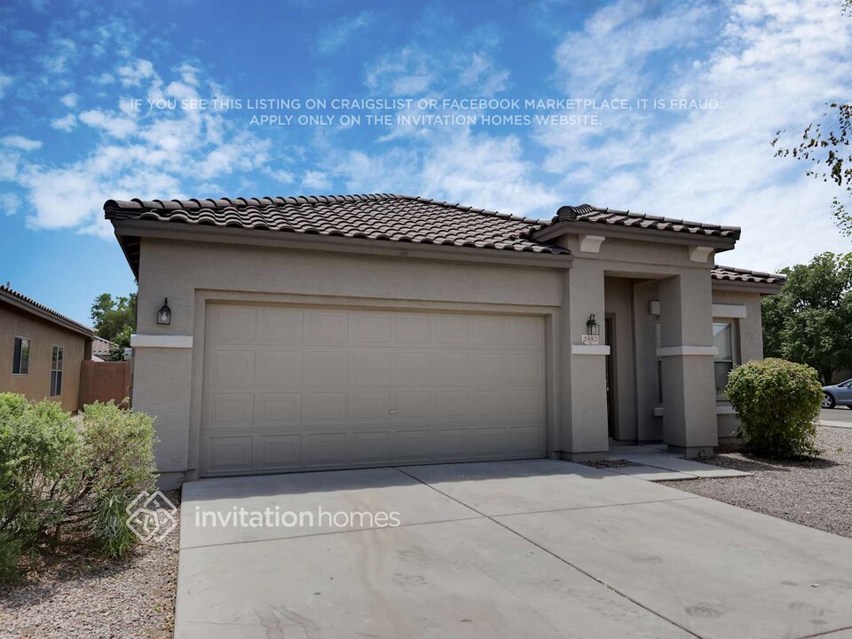 2883 W Yellow Peak Dr in San Tan Valley, AZ - Building Photo