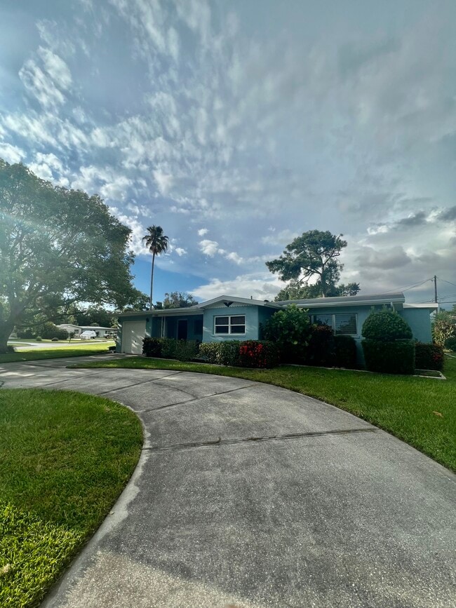 1720 59th St S in Gulfport, FL - Building Photo - Building Photo