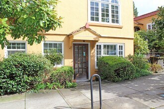 3087 SE Ankeny St in Portland, OR - Building Photo - Building Photo