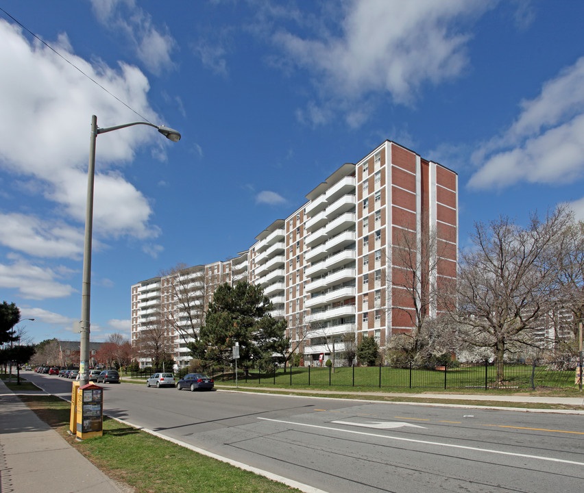 Rowena Drive in Toronto, ON - Building Photo