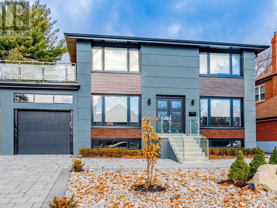 42 Parkview Hill Crescent in Toronto, ON - Building Photo