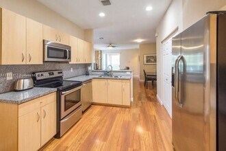 590 Conservation Dr in Weston, FL - Building Photo - Building Photo