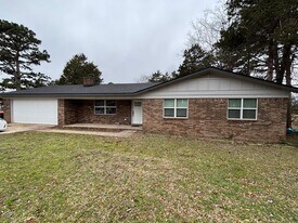 904 E Norristown Cir in Russellville, AR - Building Photo