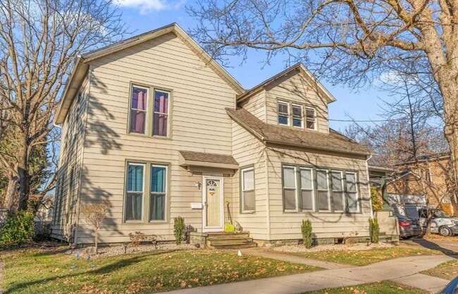 711 Napoleon St, Unit 711