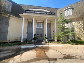 1114 Sherwood Ln in Nichols Hills, OK - Building Photo - Building Photo