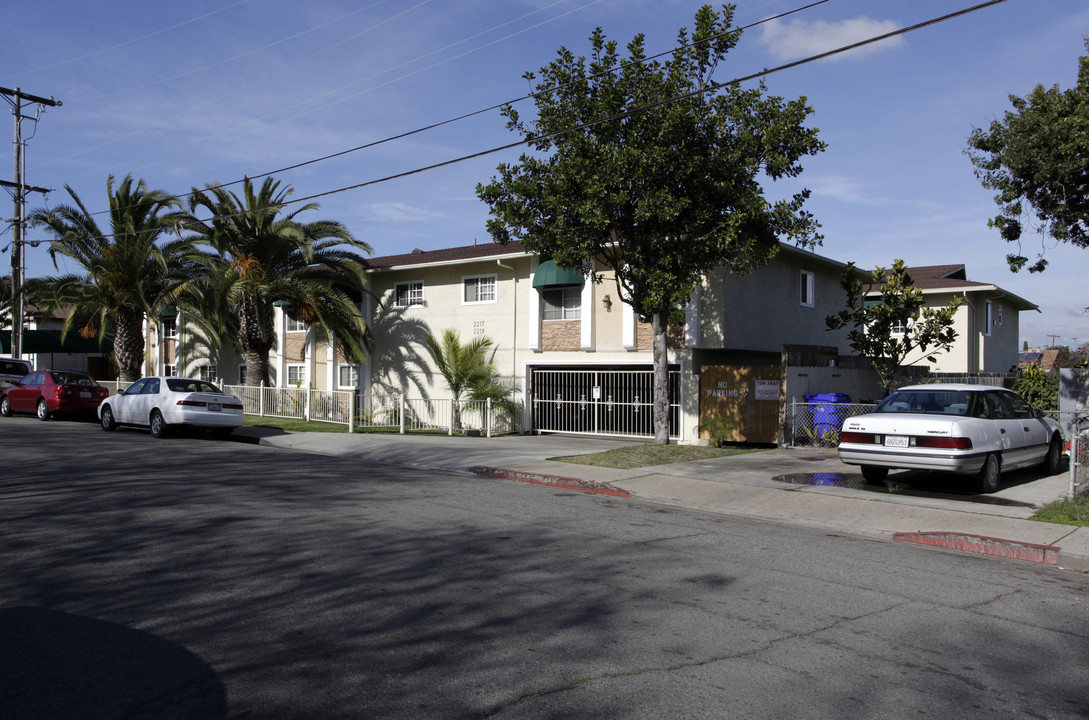 Vista Terrace in San Diego, CA - Building Photo