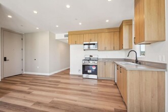 IM 21 in Los Angeles, CA - Building Photo - Building Photo