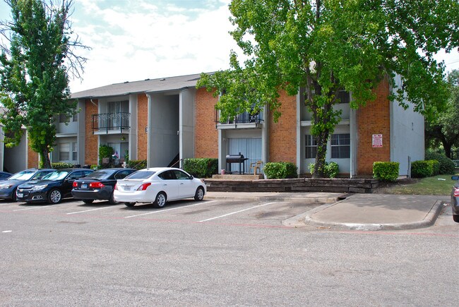 SOUTH CREST in Dallas, TX - Foto de edificio - Building Photo