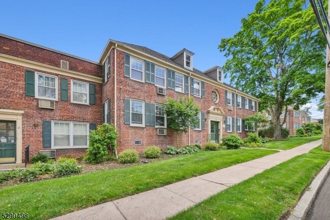 176 Millburn Ave in Millburn, NJ - Building Photo - Building Photo