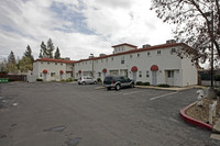 2368-2382 Glendale Ln in Sacramento, CA - Foto de edificio - Building Photo