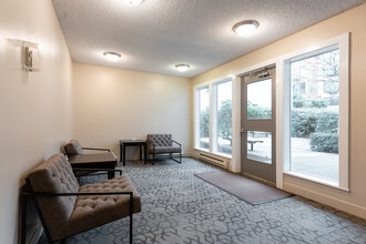 Gregory Gene Apartments in Seattle, WA - Building Photo - Lobby