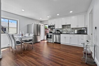 165 Saratoga St, Unit 2 in Boston, MA - Foto de edificio - Building Photo