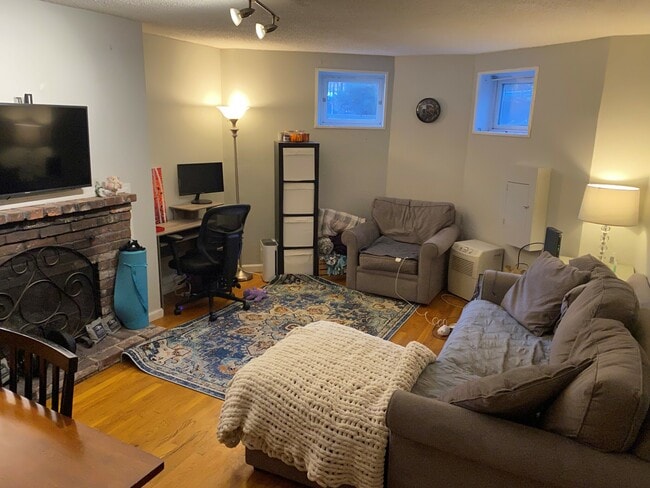 51 Hemenway St, Unit 1 in Boston, MA - Foto de edificio - Building Photo