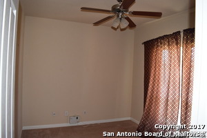 11211 Camp Creek Trail in San Antonio, TX - Foto de edificio - Building Photo