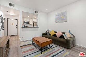 525 S Berendo St in Los Angeles, CA - Building Photo - Building Photo