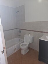 404 E 54th St in Brooklyn, NY - Foto de edificio - Building Photo