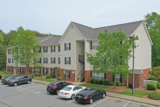 Carlyle Place Apartments in Winston-Salem, NC - Building Photo - Building Photo