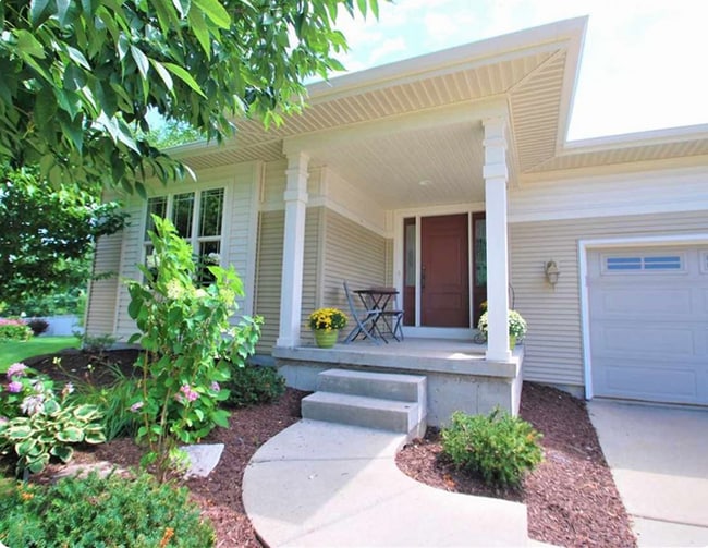 property at 25 Yarrow Cir