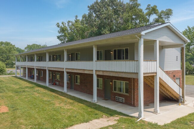 Park Manor Apartments in Berrien Springs, MI - Building Photo - Building Photo