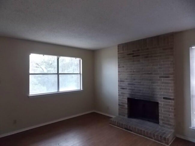 8104 Dunn St in Austin, TX - Building Photo - Building Photo