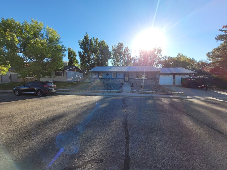2215 New Hampshire St in Green River, WY - Building Photo