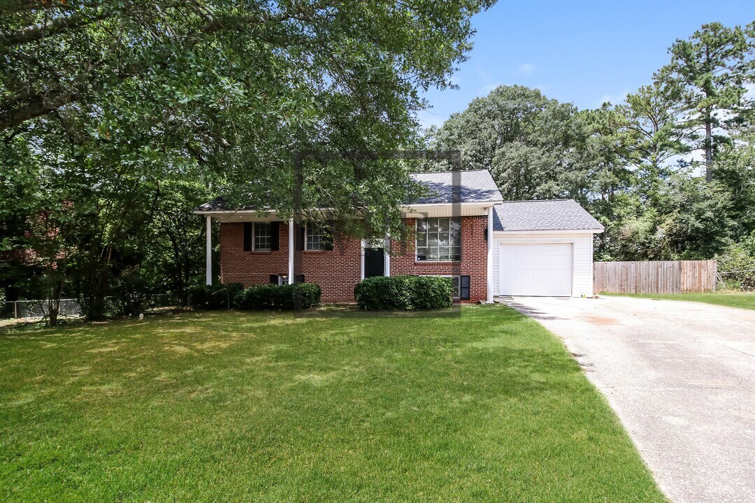 1490 Sunset Way in Morrow, GA - Foto de edificio
