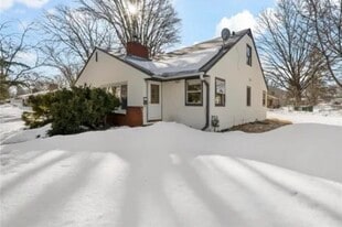 5427 45th Ave N in Robbinsdale, MN - Building Photo