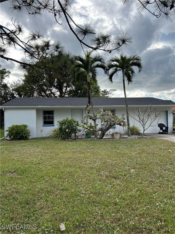 8 Maui Cir in Naples, FL - Building Photo - Building Photo