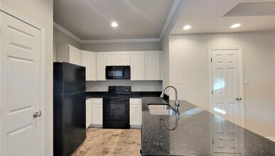 8331 Breezy Cv in Selma, TX - Building Photo - Building Photo