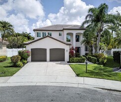 1008 Highland Meadows Dr in Weston, FL - Building Photo
