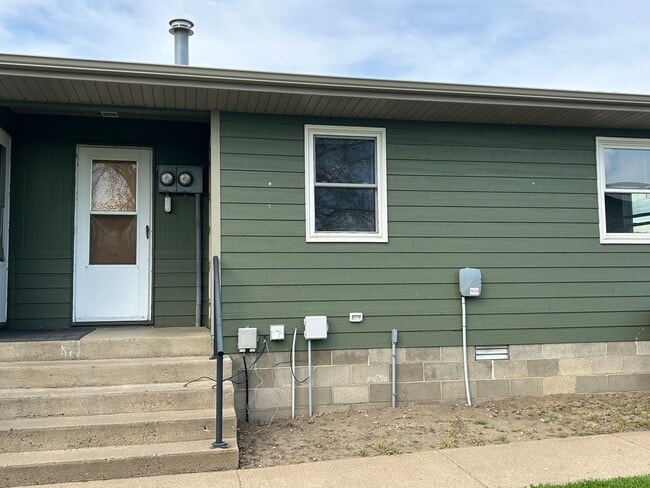 352 2nd Ave SW in Dickinson, ND - Building Photo - Building Photo