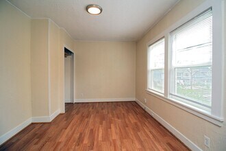 7630 SE Woodstock Blvd in Portland, OR - Building Photo - Building Photo
