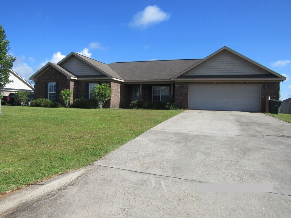 106 Flatrock Dr in Enterprise, AL - Building Photo