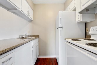 671 Central Ave-Unit -104 in Jefferson, LA - Building Photo - Building Photo