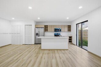 936 NW 10th St in Florida City, FL - Building Photo - Building Photo