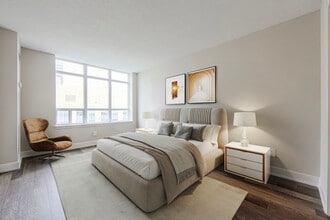 Uptown Towers I & II in Toronto, ON - Building Photo - Building Photo