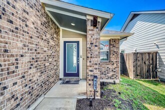 8303 Cottage Rose Dr in Austin, TX - Building Photo - Building Photo