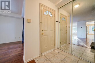 29 Moorehouse Dr in Toronto, ON - Building Photo - Building Photo