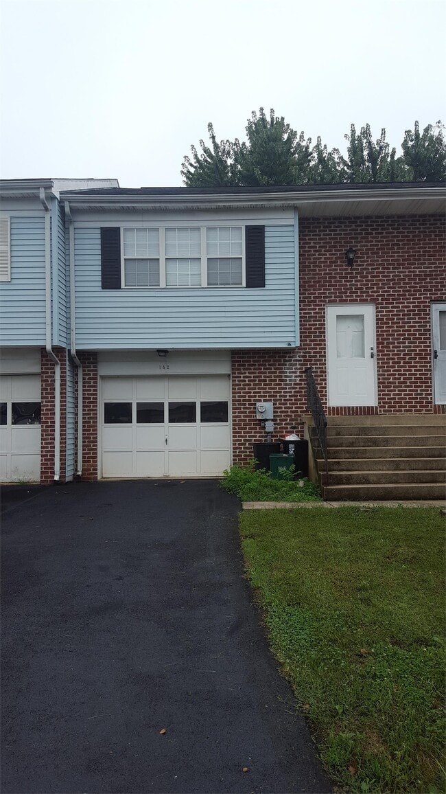 property at 142 Pickwick Pl