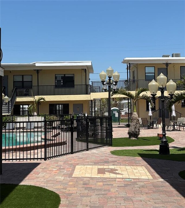 16333 Gulf Blvd in Redington Beach, FL - Foto de edificio