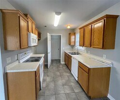 905 SW Cheyenne Dr in Bentonville, AR - Building Photo