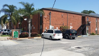 Lake Haven Riverside Court in Metairie, LA - Building Photo - Building Photo