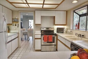 6691 S Pine Ct in West Palm Beach, FL - Building Photo