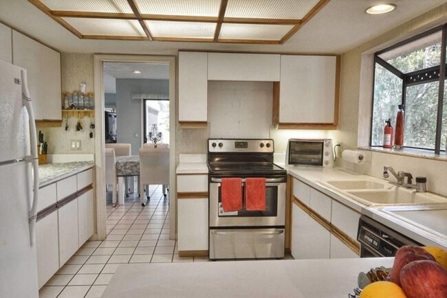 property at 6691 S Pine Ct