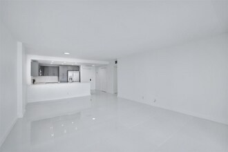 3800 S Ocean Dr in Hollywood, FL - Building Photo - Building Photo