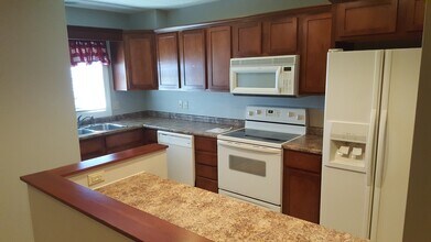 6531 Deane Hill Dr in Knoxville, TN - Building Photo - Building Photo