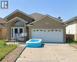 4273 Spago Crescent in Windsor, ON - Building Photo