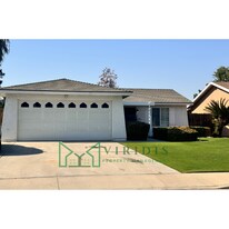 6805 Lafayette Way in Bakersfield, CA - Building Photo
